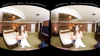 Big natural tits in your FACE! Naughty America VR