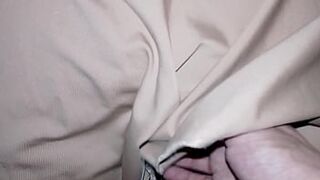 xxx cuido a mi hijastra pequeña mientras vemos una pelicula