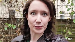 Ersties - Josie B fingert sich in der Umkleidekabine beim Shopping