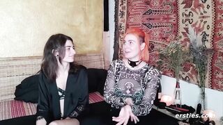 Ersties - Heißes Kerzenwachs und BDSM-Spiele mit Zora und Desiree