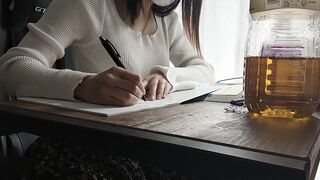 I tend to indulge in self-pleasure against my resolution. 勉強しないといけないのについついおなにーしちゃう可愛い変態女子大生