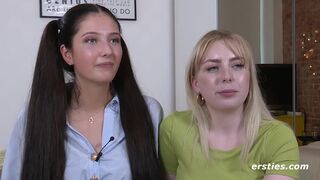 Ersties - Die 19-jährige Line und die 20-jährige Lana L erkunden ihre lesbische Sexualität
