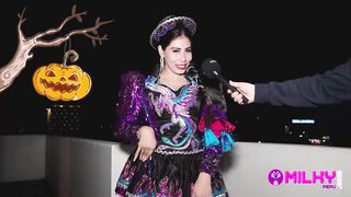 Milf cachonda decide ir a mi apartamento y no a su fiesta de Halloween - Gatidiosa