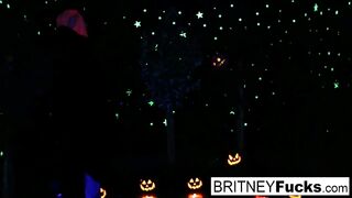 2 hot blondes share Halloween scare