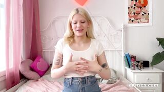 Ersties - Sexy Blonde Lizzy Gets Off With Dildo