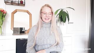 Ersties: Amateur Babe Jenny Masturbates and Talks About Squirting