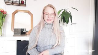 Ersties: Amateur Babe Jenny Masturbates and Talks About Squirting
