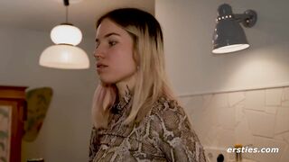 Ersties - Kittis lustvolle Selbstbefriedigung mit Dildo
