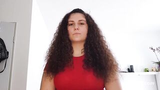 Ersties - Brünette benutzt einen Vibrator, um zum Orgasmus zu kommen