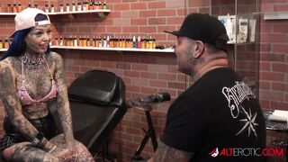 Behind the scenes for Amber Luke's new face tattoo