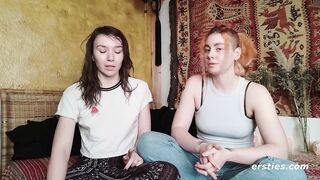 Ersties - Zora und Innana bringen sich gegenseitig zum Squirten