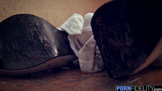 Honey Gold Deepthroats Dick and Gets Fucked Hard