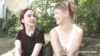 Ersties: Ida darf Claudias schöne Pussy lecken!