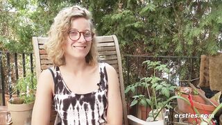 Ersties - Französin Manu verbringt eine sinnliche Zeit mit sich selbst im Zelt