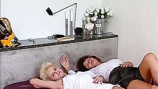 Beste freundinnen ficken mit dem selben typen Threesome