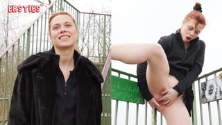 Ersties - Sarah K liebt den Nervenkitzel beim Masturbieren in der Öffentlichkeit