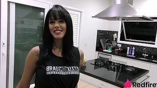 Shay seduced a well-endowed delivery man and did anal in the fur