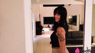 Shay seduced a well-endowed delivery man and did anal in the fur