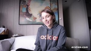 Ersties - Girls Video Call endet in heißen Spielen