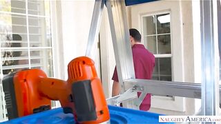 Preying All Over Hot Worker To Seal Treacherous Brunette's Appetizing Hole