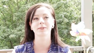 Ersties - Lisas glatte Pussy bekommt Albas volle Aufmerksamkeit