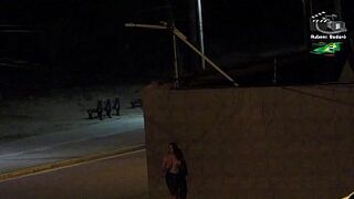 Young is caught by the beach security camera. ( Full video in xvideos red )