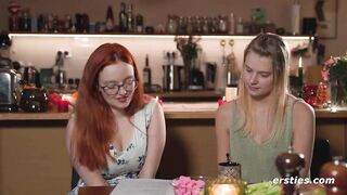 Ersties - Blondine Jolien folgt den Anweisungen von Iva