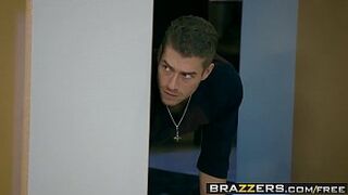 Brazzers - Teens Like It Big - Sharing the Siblings Part 2 scene starring Violet Starr and Xander C