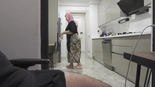 MAID CATCHES MAN JERKING OFF