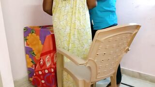 Caught step-aunty watching porn videos on mobile and gave the same pay! Porn porn in Hindi