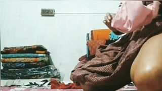 Mallu bhabhi shows her husband that she is cheating on a video call