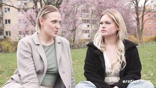 Ersties - Nina C und Emma K haben Analsex mit einem Strapon.