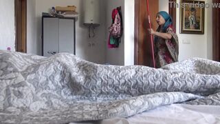 A Turkish hotel maid is NOT SCARED when a French guest shows his big black cock
