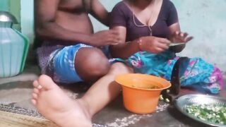 Aunty boobs show vegitable cutting handjob hasband