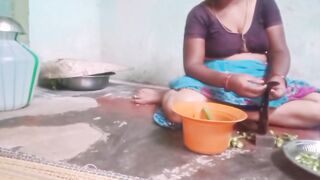 Aunty boobs show vegitable cutting handjob hasband