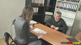 Petite deutschen Reifen saugt und fickt