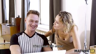 MATURE4K Mature knows nothing about IT so she easily agrees to have sex