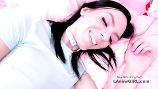 Hot Babe uses her hand and feet to drive cum out