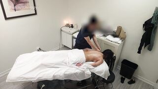 Kendal, MILF with tattoos was convinced to fuck her massage therapist!
