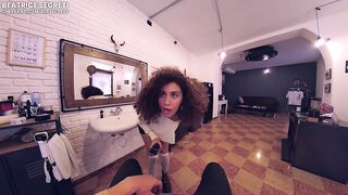 CREAMPIE DAL BARBIERE, IL CLIENTE LE RIEMPIE LA FIGA DI SBORRA - POV