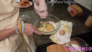 Teen StepSis Shr0oms Q Needs Icing From StepBro for Bake Sale ?