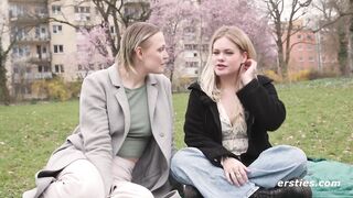 Ersties - Lesbische Anal-Strap-on-Erfahrung mit 2 sinnlichen Schönheiten