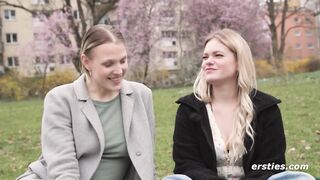 Ersties - Lesbische Anal-Strap-on-Erfahrung mit 2 sinnlichen Schönheiten