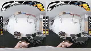 VIRTUAL PORN - Big Beats With Busty Babe Bess Breast In VR