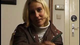 Deutsches Teen auf der Strasse angesprochen