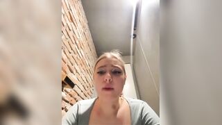 Crazy squirting while training in the gym