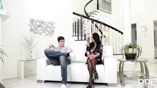 Stacked Stepmom Anissa Kate Seduces & Deep Throats His John
