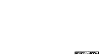 stepSon catches stepmom & fucks her
