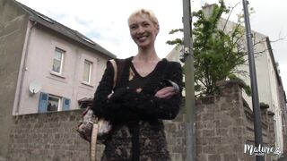 Marie-Hélène, bored with her husband and wants to fuck