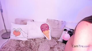 gorgeous babe has fingering orgasm on webcam show